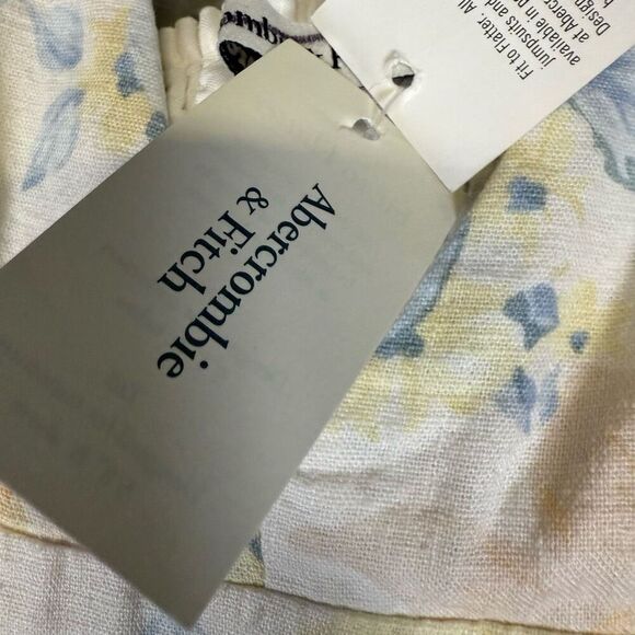 New Abercrombie & Fitch Women's Large Blue Yellow Romper Floral Fit to Flatter - Picture 7 of 11